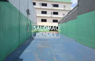 Imagem: O depósito possui 5 Vagas na garagem e 1400m² de Área e está