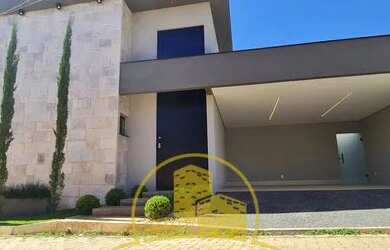 Imagem: A casa em condomínio possui 3 Dormitórios, 4 Banheiros, 3