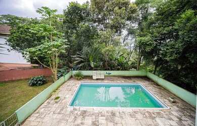 Imagem: A casa em condomínio possui 5 Dormitórios, 2 Banheiros, 657m²