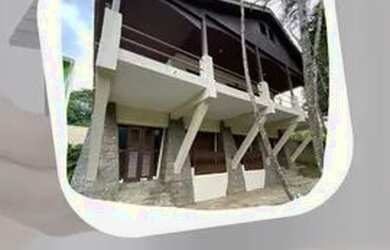 Imagem: A casa possui 4 Dormitórios, 2 Banheiros, 2 Vagas na garagem