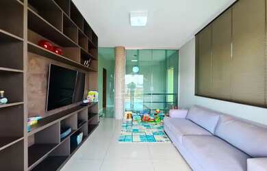 Imagem: A casa possui 3 Dormitórios, 3 Banheiros, 3 Vagas na garagem