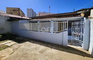 Imagem: A casa possui 1 Dormitório, 1 Banheiro, 5 Vagas na garagem