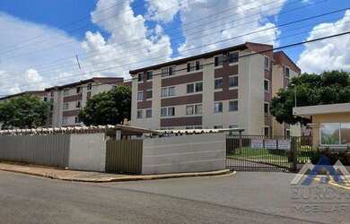 Imagem: O apartamento possui 3 Dormitórios, 1 Banheiro, 1 Vaga na garagem