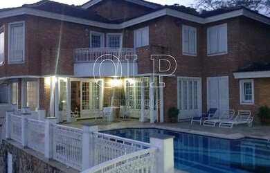 Imagem: A casa em condomínio possui 5 Dormitórios, 4 Banheiros, 5