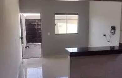 Imagem: A casa possui 3 Dormitórios, 2 Banheiros, 2 Vagas na garagem