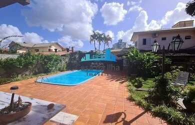 Imagem: A casa possui 5 Dormitórios, 5 Banheiros, 4 Vagas na garagem