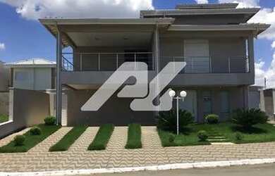 Imagem: A casa em condomínio possui 4 Dormitórios, 5 Banheiros, 4