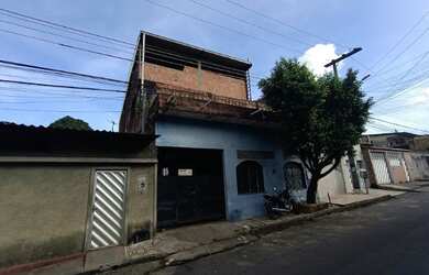 Imagem: A casa possui 5 Dormitórios, 5 Banheiros, 2 Vagas na garagem