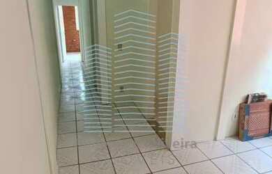 Imagem 7: Bom apartamento no centro do bairro, vazio, 2 quartos com garagem. Freguesia...