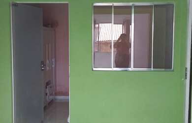 Imagem: A casa possui 3 Dormitórios, 2 Banheiros, 1 Vaga na garagem