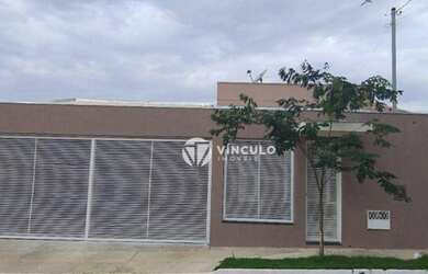 Imagem: A casa em condomínio possui 3 Dormitórios, 2 Banheiros, 4