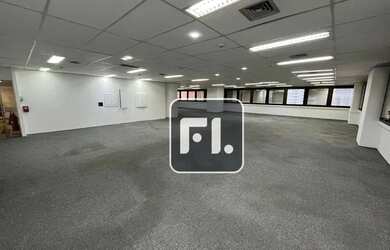 Imagem: O depósito possui 2 Vagas na garagem, 316m² de Área e está