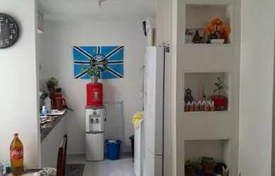 Imagem: O apartamento possui 2 Dormitórios, 1 Banheiro, 1 Vaga na garagem