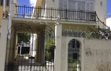 Imagem: A casa possui 5 Dormitórios, 3 Banheiros, 3 Vagas na garagem