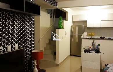 Imagem: A casa possui 2 Dormitórios, 2 Banheiros, 2 Vagas na garagem