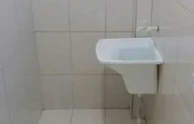 Imagem 3: Alugo Kitnet na Fazenda Rio Grande - uma peça com banheiro