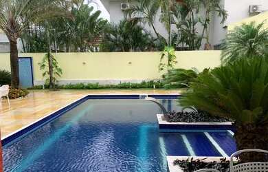 Imagem: A casa em condomínio possui 4 Dormitórios, 5 Banheiros, 4