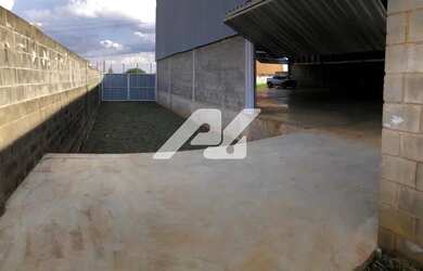 Imagem: O depósito possui 5 Vagas na garagem, 551m² de Área e está