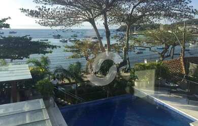 Imagem: A casa em condomínio possui 4 Dormitórios, 1 Banheiro, 2 Vagas