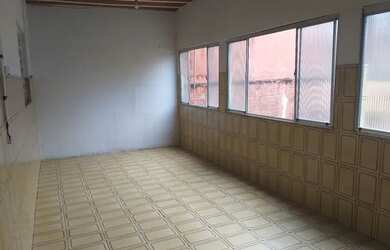 Imagem: A casa possui 3 Dormitórios, 1 Banheiro, 1 Vaga na garagem