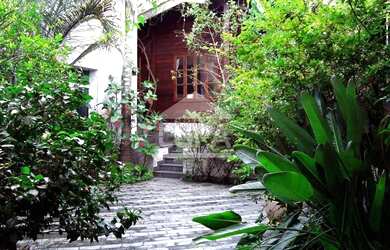 Imagem: O depósito possui 4 Vagas na garagem, 500m² de Área e está