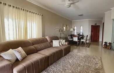 Imagem: A casa possui 3 Dormitórios, 5 Banheiros, 5 Vagas na garagem