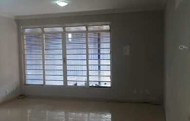 Imagem: A casa possui 3 Dormitórios, 3 Banheiros, 3 Vagas na garagem