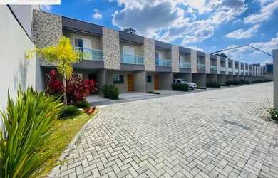 Imagem: A casa possui 3 Dormitórios, 3 Banheiros, 2 Vagas na garagem