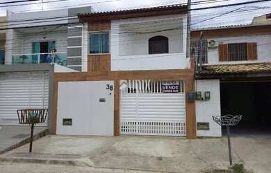 Imagem: A casa possui 2 Dormitórios, 3 Banheiros, 1 Vaga na garagem