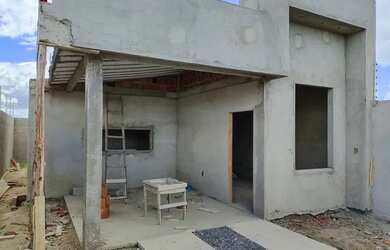 Imagem: A casa possui 2 Dormitórios, 1 Banheiro, 2 Vagas na garagem