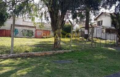 Imagem: O terreno possui 912m² de Área e está localizado em Alto