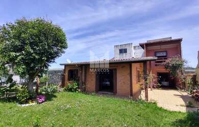 Imagem: A casa possui 4 Dormitórios, 3 Banheiros, 150m² de Área e