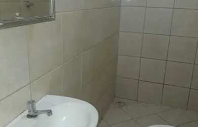 Imagem 12: Aluga-se uma casa. 1 Vaga na garageme2 Dormitórios