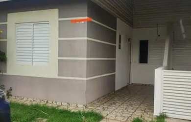 Imagem: A casa possui 2 Dormitórios, 2 Banheiros, 2 Vagas na garagem