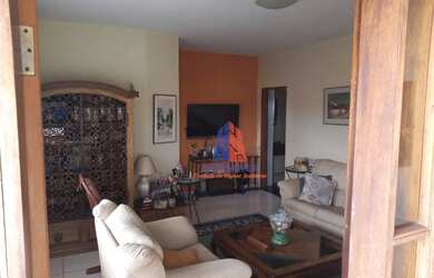 Imagem: O depósito à venda possui 2 Vagas na garagem e 399m² de Área