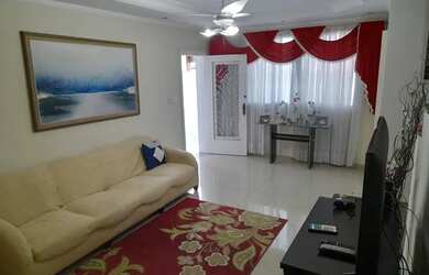 Imagem: A casa possui 4 Dormitórios, 5 Banheiros, 2 Vagas na garagem