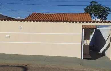 Imagem: A casa possui 2 Dormitórios, 1 Banheiro e está localizado