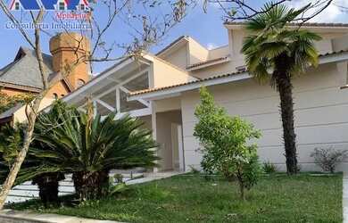 Imagem: A casa possui 4 Dormitórios, 5 Banheiros, 4 Vagas na garagem