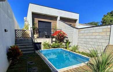 Imagem: A casa possui 3 Dormitórios, 5 Banheiros, 2 Vagas na garagem