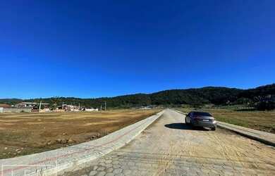 Imagem: O terreno possui 600m² de Área e está localizado em Penha