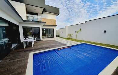 Imagem: A casa em condomínio possui 4 Dormitórios, 5 Banheiros, 4