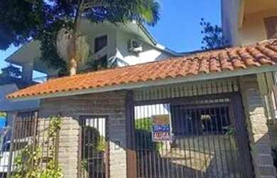 Imagem: A casa possui 4 Dormitórios, 2 Banheiros, 2 Vagas na garagem