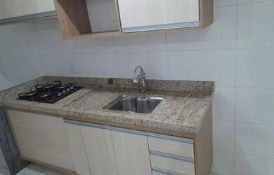 Imagem: O apartamento possui 2 Dormitórios, 1 Banheiro, 1 Vaga na garagem