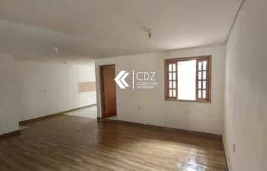 Imagem: A casa possui 2 Dormitórios, 2 Banheiros, 2 Vagas na garagem