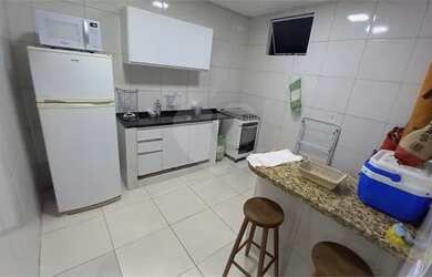 Imagem: O apartamento possui 1 Dormitório, 1 Banheiro, 1 Vaga na garagem