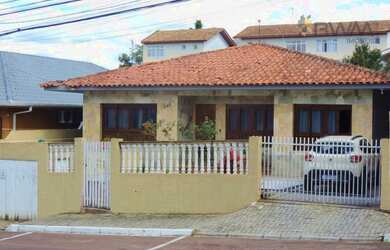 Imagem: A casa possui 3 Dormitórios, 2 Banheiros, 1 Vaga na garagem