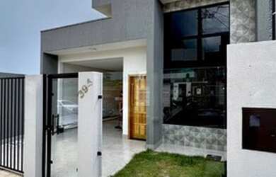 Imagem: A casa possui 3 Dormitórios, 2 Banheiros, 2 Vagas na garagem