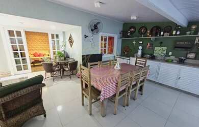 Imagem: A casa em condomínio à venda possui 4 Dormitórios, 5 Banheiros