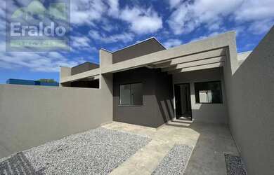 Imagem: A casa possui 2 Dormitórios, 1 Banheiro, 2 Vagas na garagem