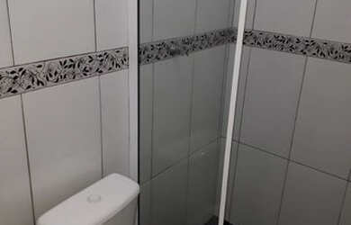 Imagem: A kitnet possui 1 Dormitório, 1 Banheiro, 1 Vaga na garagem